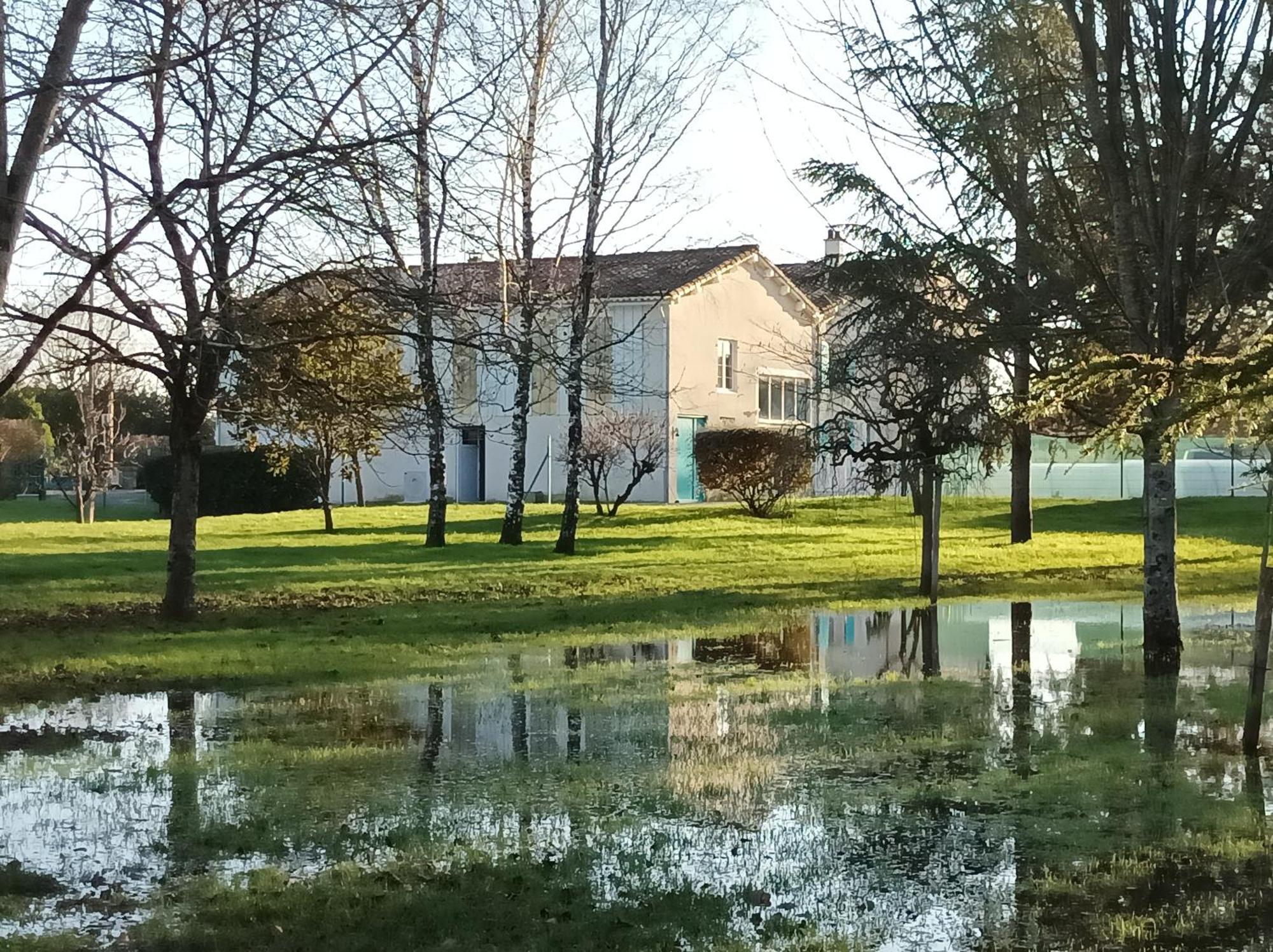 Appartamento Le Logis De Lange Apt Les Aigrettes Saint-Hilaire-la-Palud Esterno foto